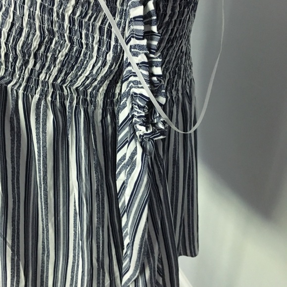 NWOT Paper Crane blouse Sz M striped cold shoulder stunning! - Picture 6 of 8